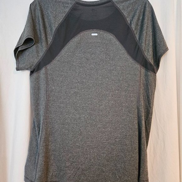 Old Navy Active Breathable Mesh Gray/Black Tee XL - Picture 4 of 7